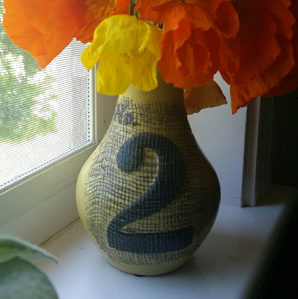 Cute modern No. 2 medium-sized yellow vase